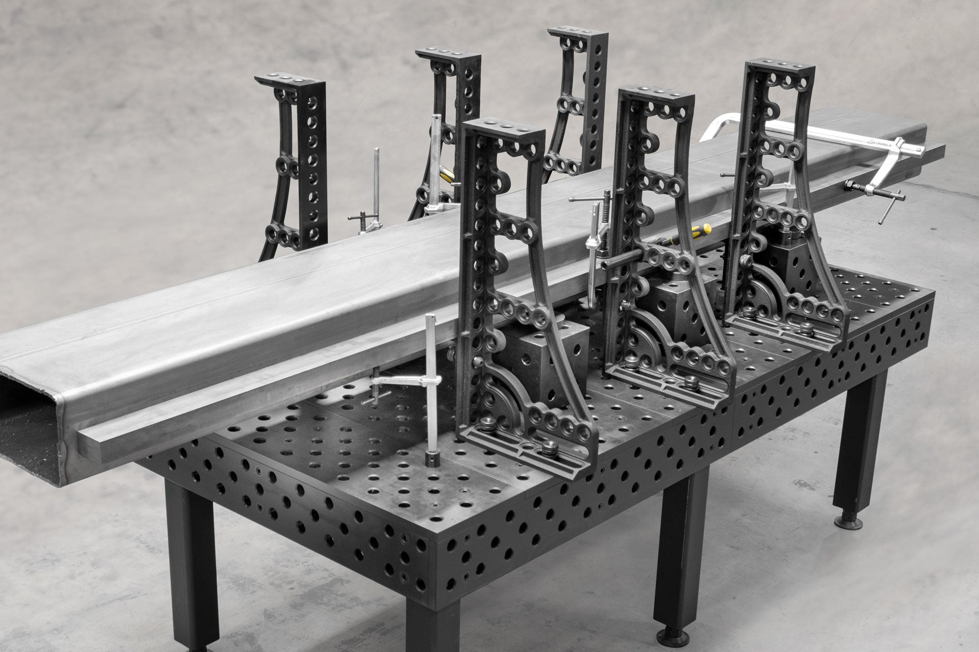 Alpha 28 Tables, 2.4 x 1.2 M