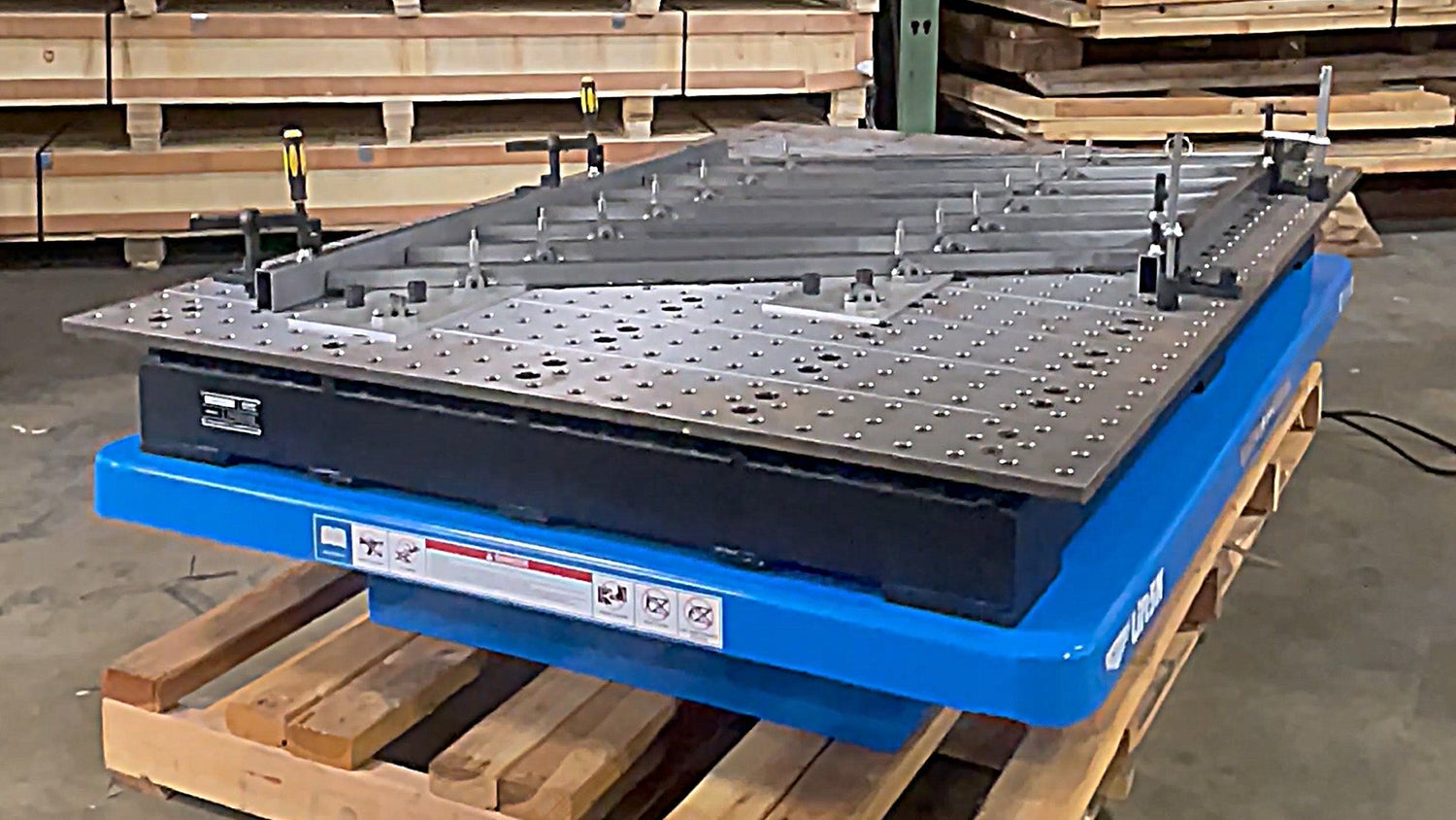 Scissor Lift w/ MAX 6x4 - View in your space