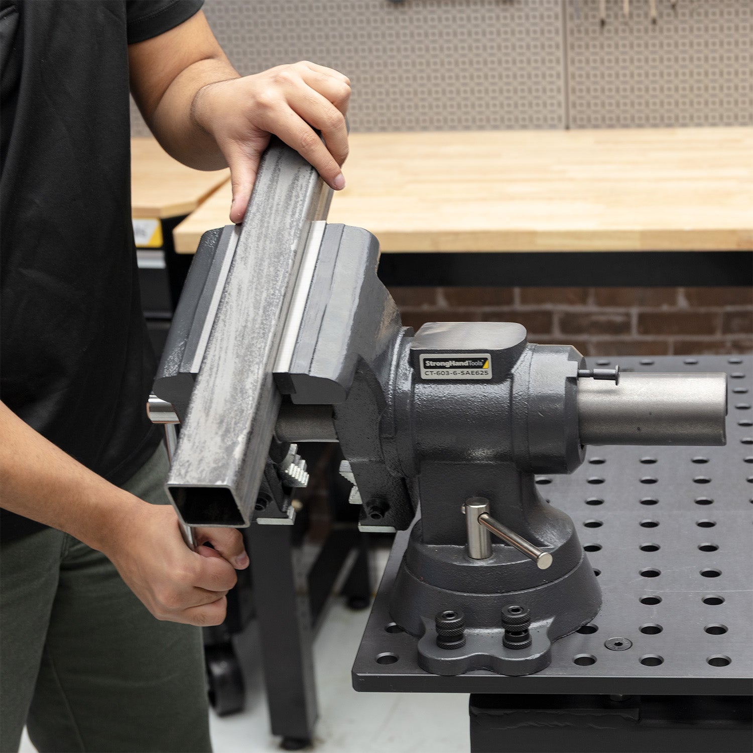 Vise with 360° Rotating Jaw & Base, 5/8" Mounting