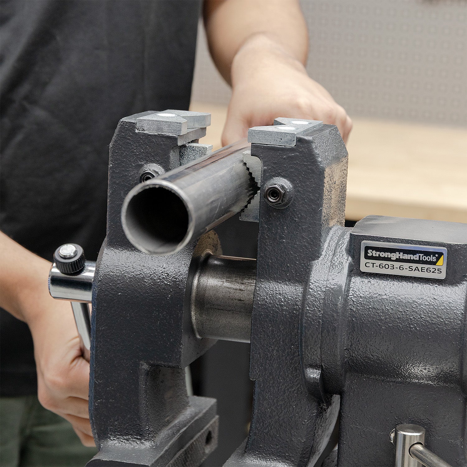 Vise with 360° Rotating Jaw & Base, 5/8" Mounting