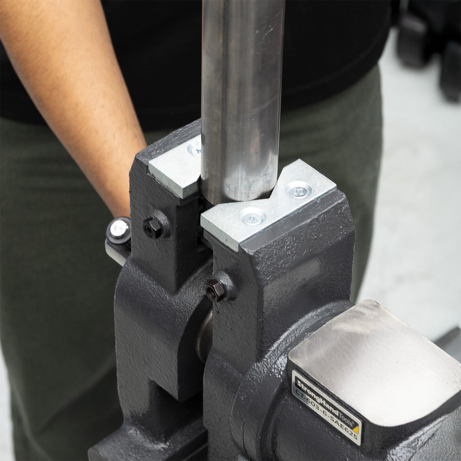 Vise with 360° Rotating Jaw & Base, 5/8" Mounting