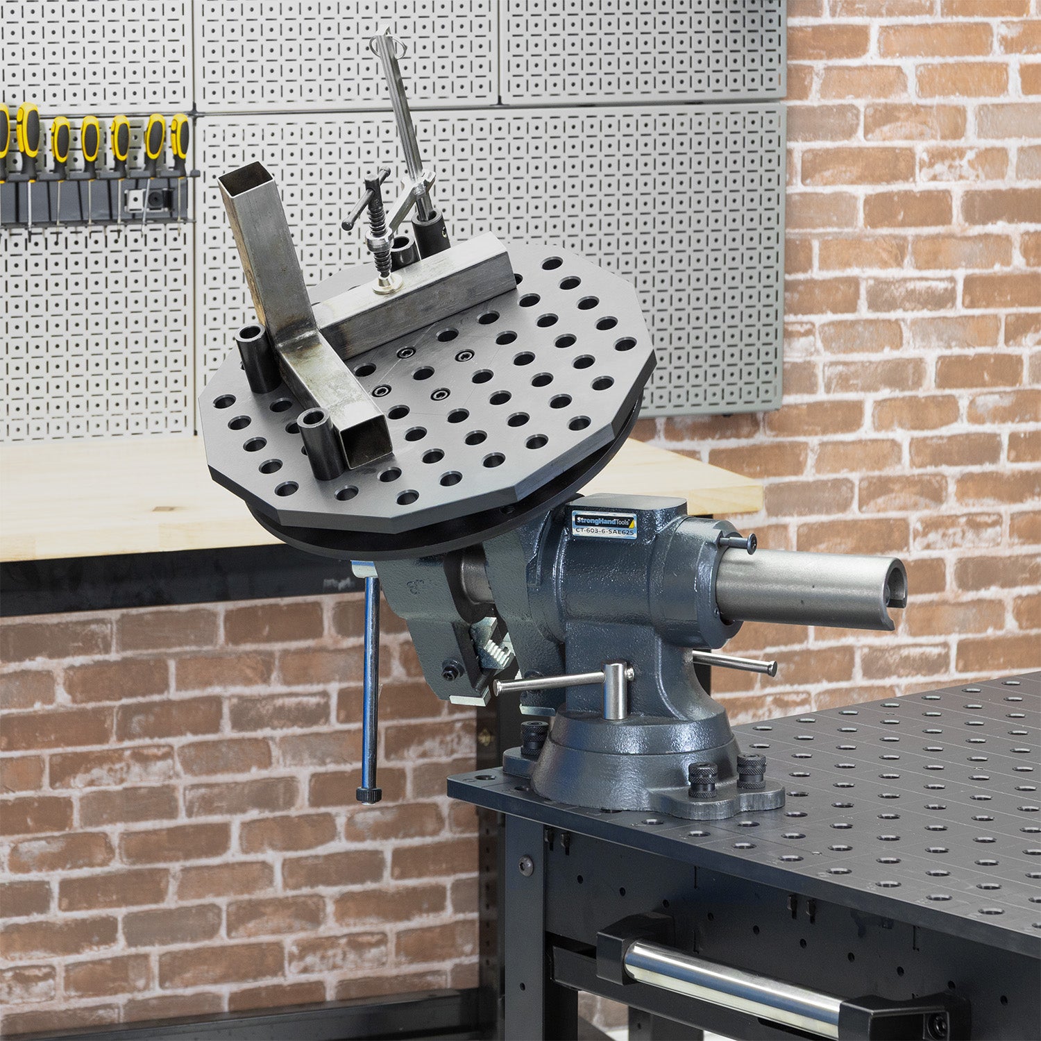 Vise with 360° Rotating Jaw & Base, 5/8" Mounting