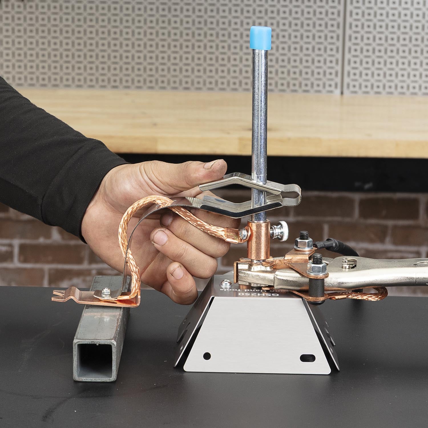 Suction Base Grounding Clamp with Adjustable Spring Arm