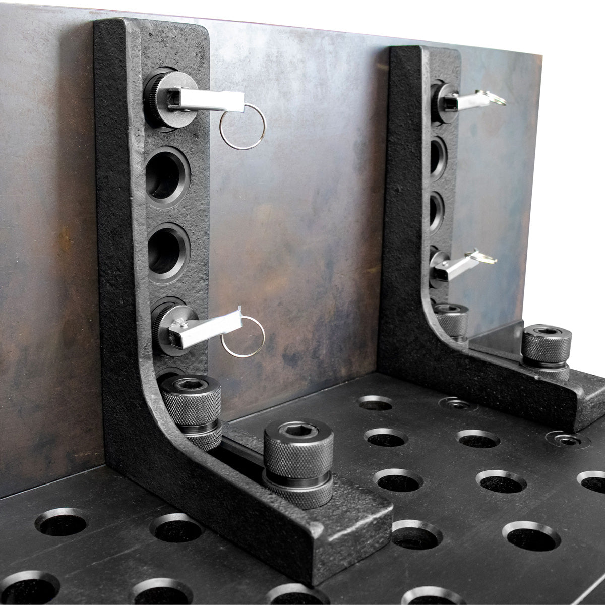 Cast Angle Squares - 3 Faces, 28 mm (metric spacing)
