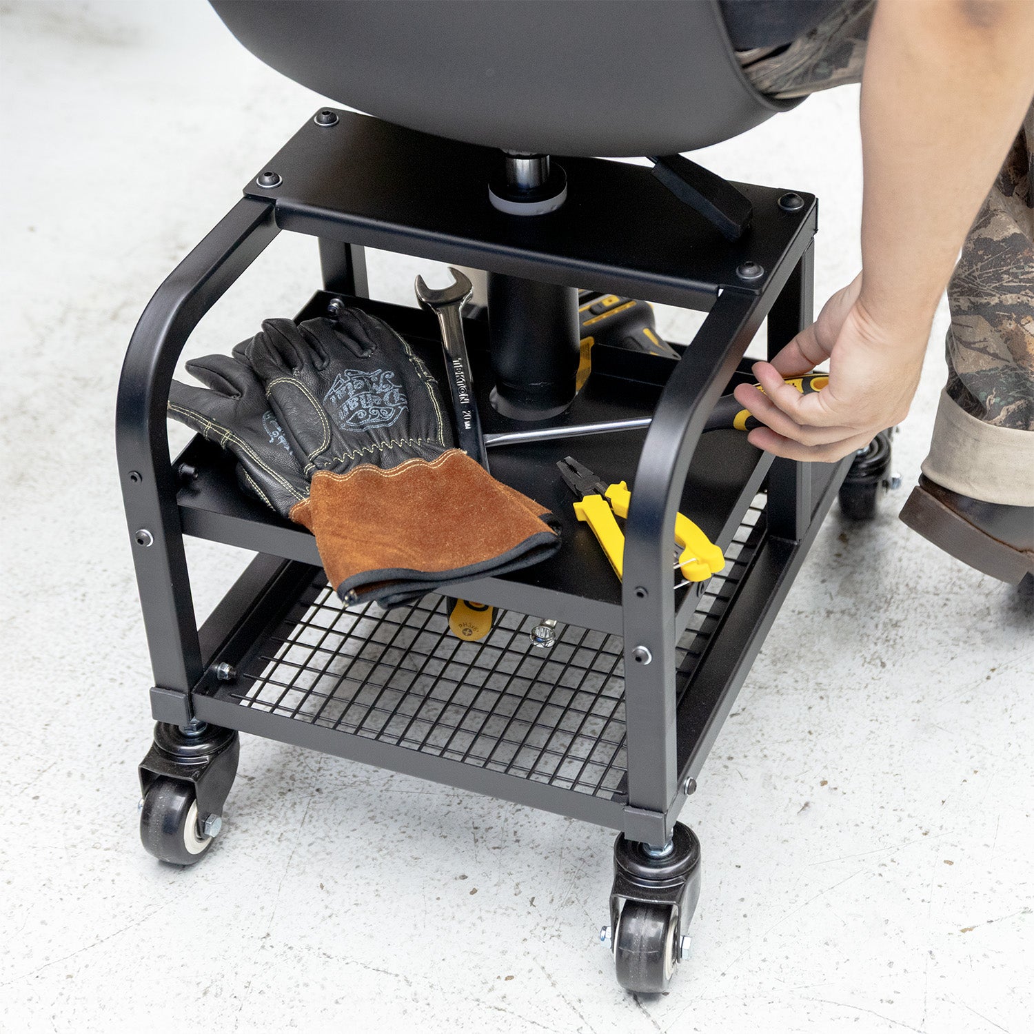 Cushioned Work Rover Stool, Four Wheels – Strong Hand Tools