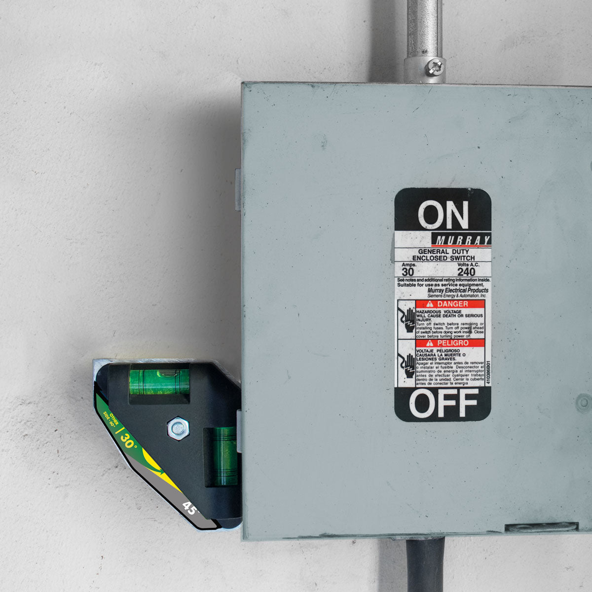 Magnetic Conduit Level