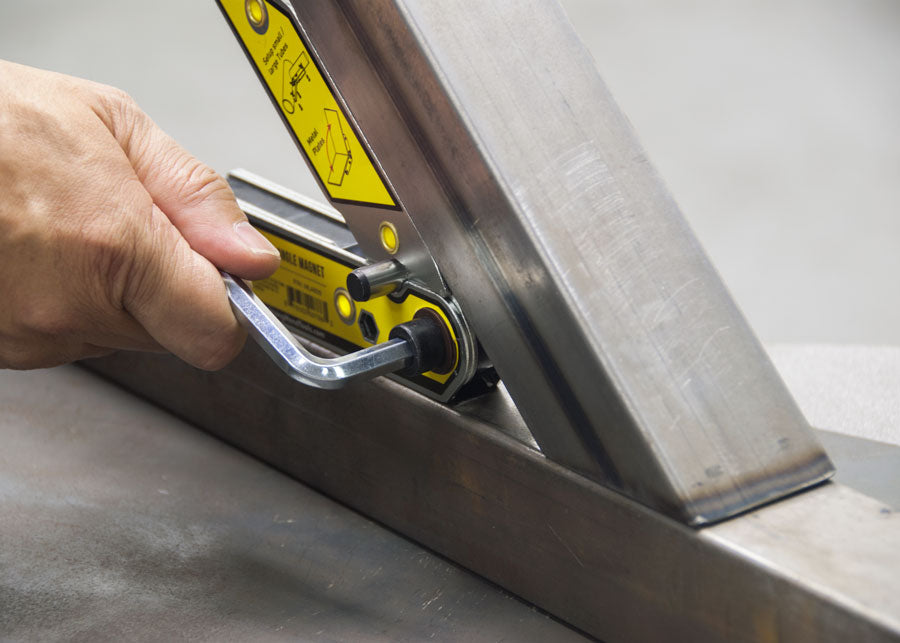 Locking adjustable welding magnet angle with hex key