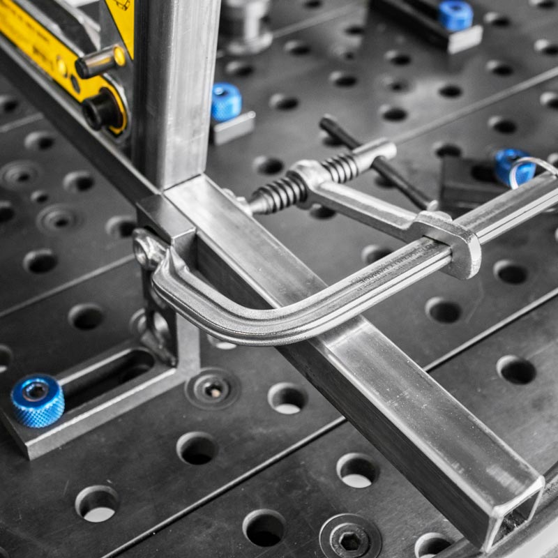 Abrazaderas en forma de F para trabajos livianos 